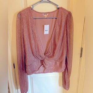 Brand new with tags got it from buckle. It’s a rose gold color and shimmery